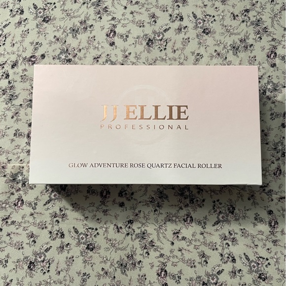 JJ ELLIE GLOW ADVENTURE ROSE QUARTZ  FACIAL ROLLER - Picture 1 of 4